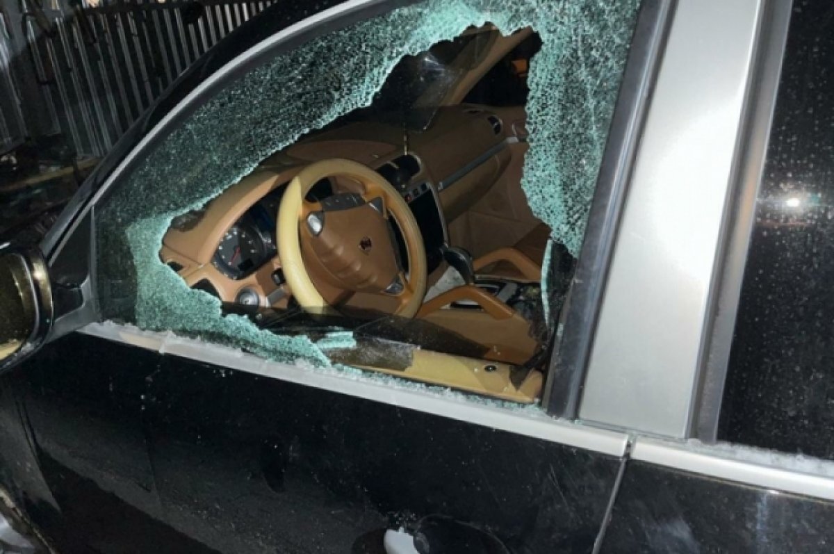    В Киреевске пьяный водитель протащил инспектора на дверце машины около 50 м