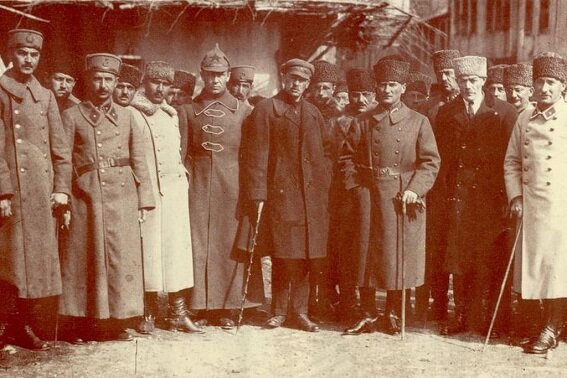 СКОЛЬКО ТУРЦИЮ НИ КОРМИ, ОНА ВСЁ РАВНО В ЛЕС СМОТРИТ