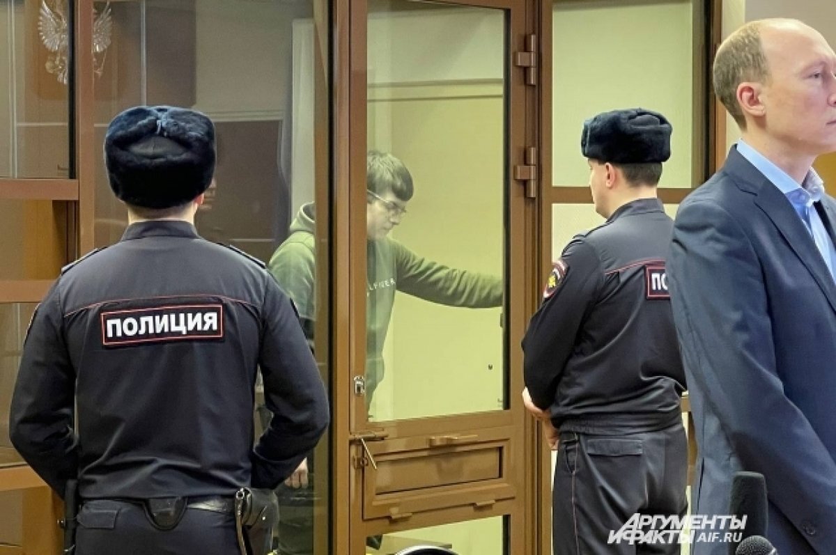    Судья заставил Бекмансурова стоять во время оглашения приговора в Перми
