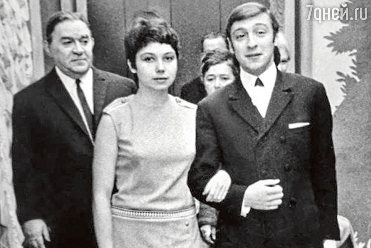    С женой Златой и свидетелем Леонидом Утесовым на собственной свадьбе. 1970 г. из личного архива Геннадия Хазанова