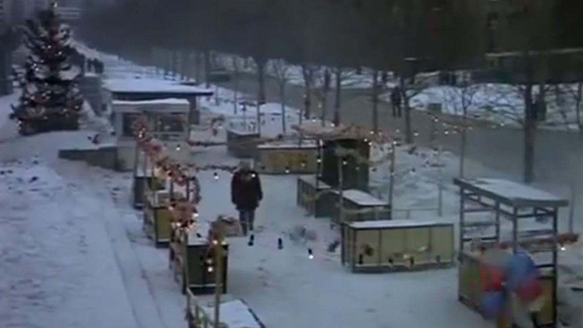 С любимыми не расставайтесь. С любимыми не расставайтесь фильм 2004. С любимыми не расставайтесь стих. Стих из кинофильма ирония судьбы с любимыми не расставайтесь. С любимыми не расставайтесь.