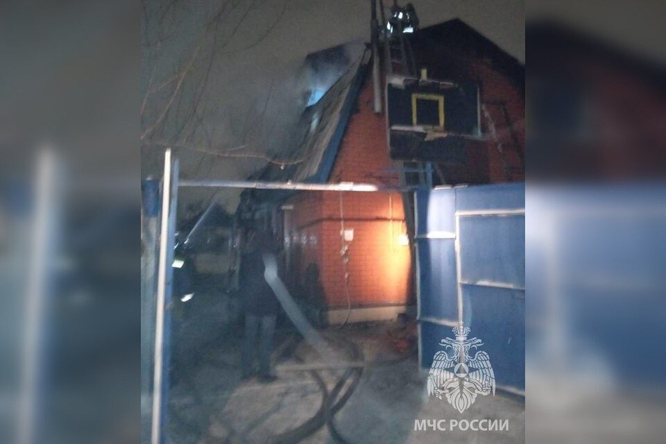     В ночном пожаре пострадали 5 человек  ГУ МЧС России по Оренбургской области
