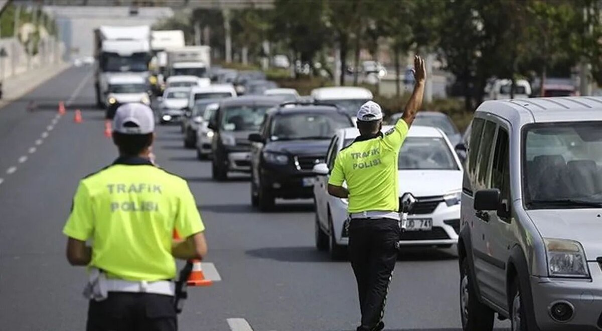 Размеры штрафов для водителей транспортных средств в Турции на дорогах в 2023 году