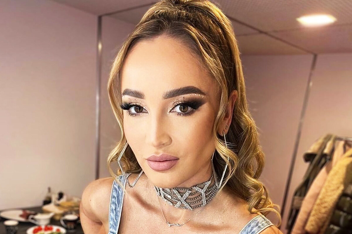     «А я 1 января работала!»: Ольга Бузова после концерта влезла в сугроб, рассмешив фанатов