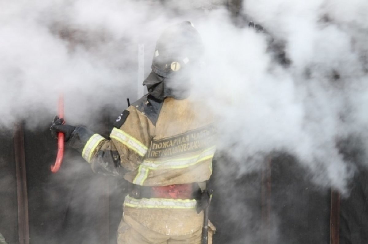    В Агрызе огонь убил 63 летнего мужчину и уничтожил двухкомнатную квартиру.