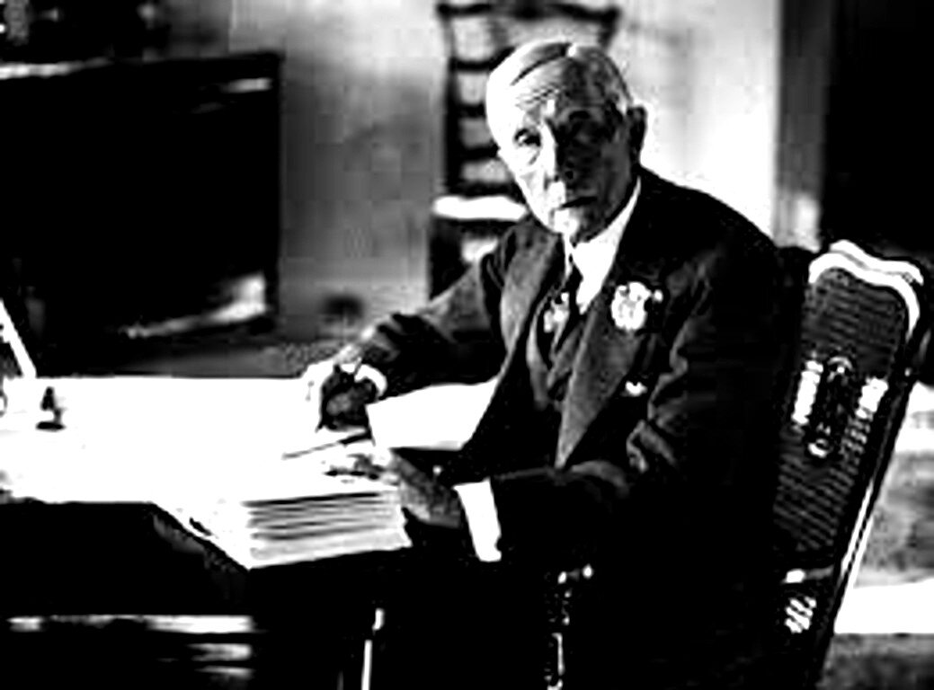 Рокфеллер за работой.