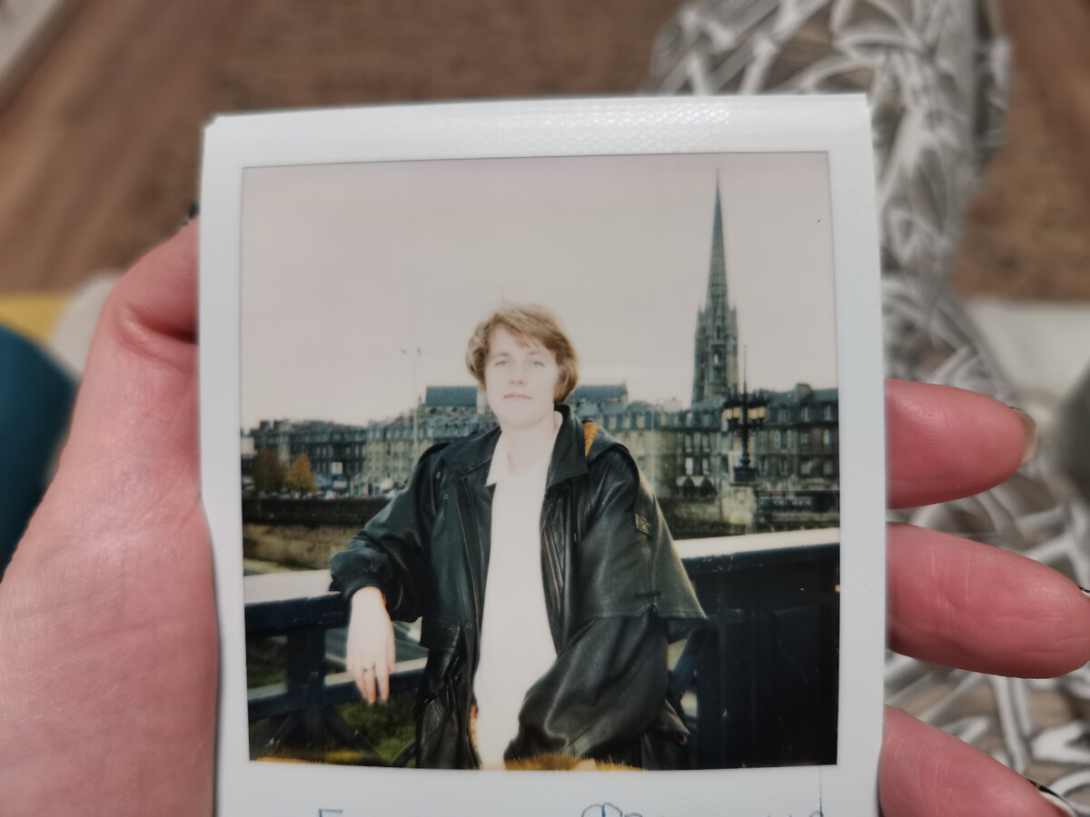 Нашла свое фото того периода, на мосту в Бордо 