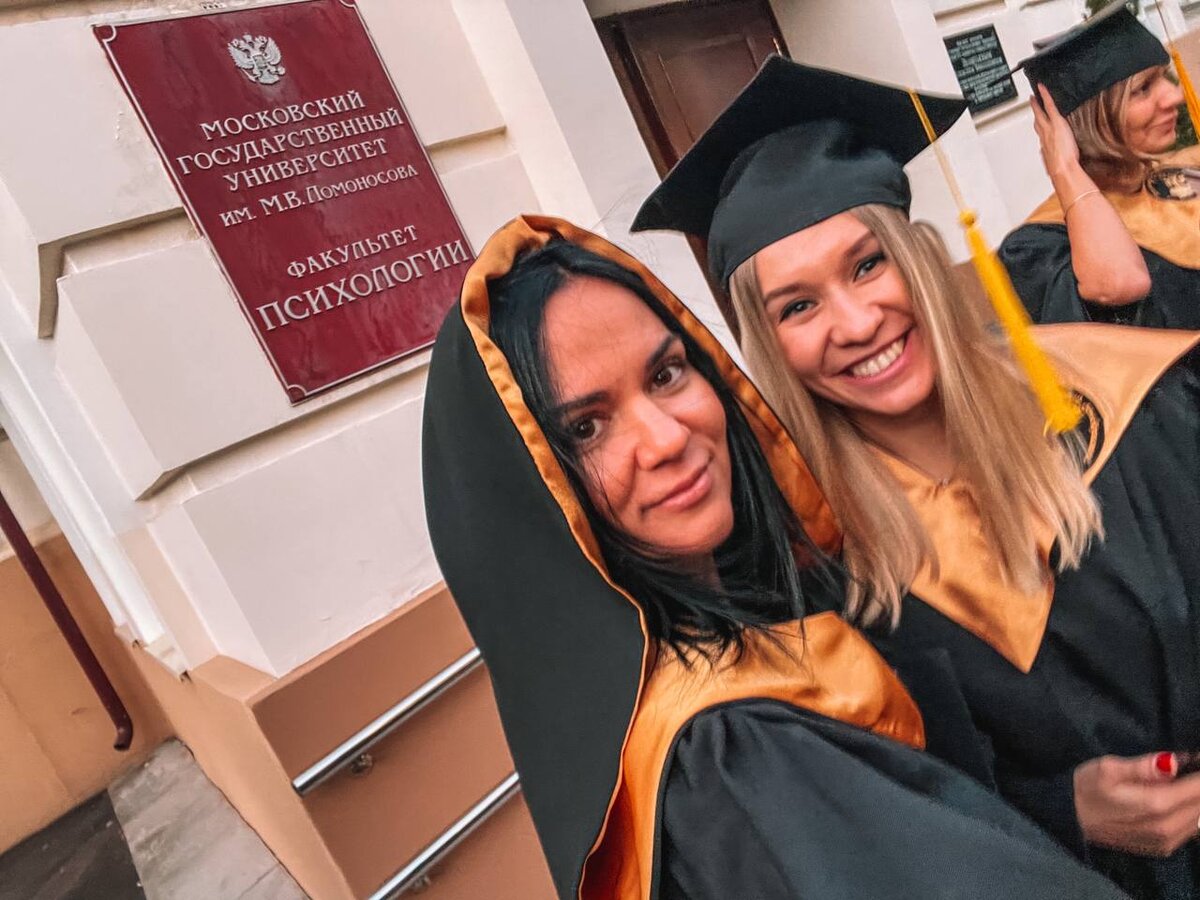 Фото из архива после вручения дипломов МГУ