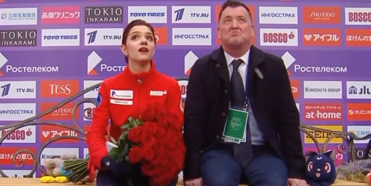 Фигуристка Евгения Медведева осенью 2019 года выиграла короткую программу на Гран-При России в Москве. Фото: стоп-кадр прямого эфира ISU.