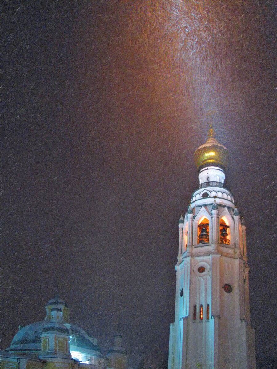 Колокольня на Соборной горке в Вологде. Фото Елены БЕЛОЗОРОВОЙ.