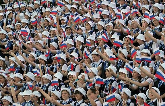    Российская молодёжь хочет жить богато и спокойно