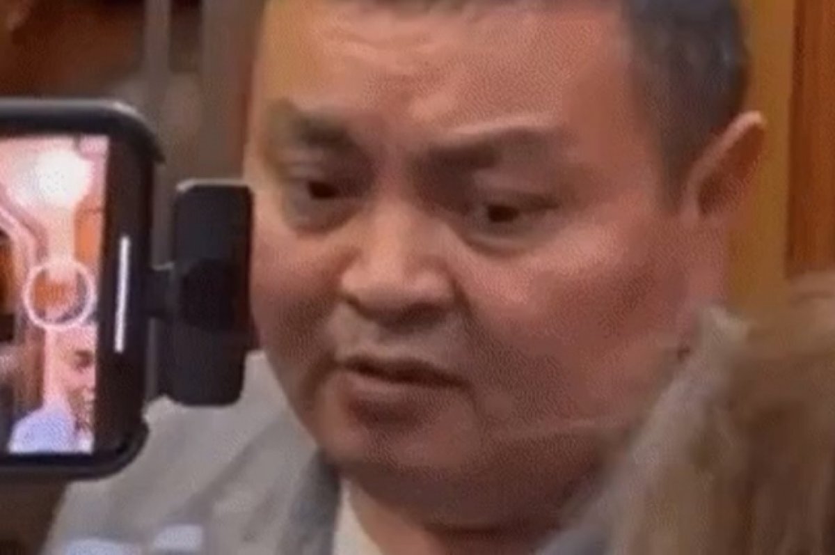    Застрявший в лифте с главой МИД Казахстана грузчик рассказал о популярности