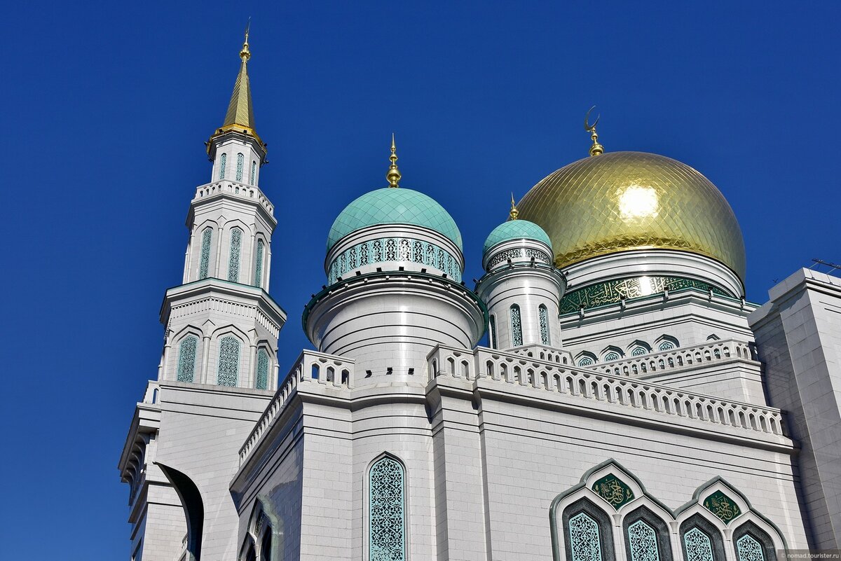 Мечете 2. Московская Соборная мечеть. Новая Соборная мечеть в Москве. Мечеть Соборная мечеть. Московская Соборная мечеть михраб.