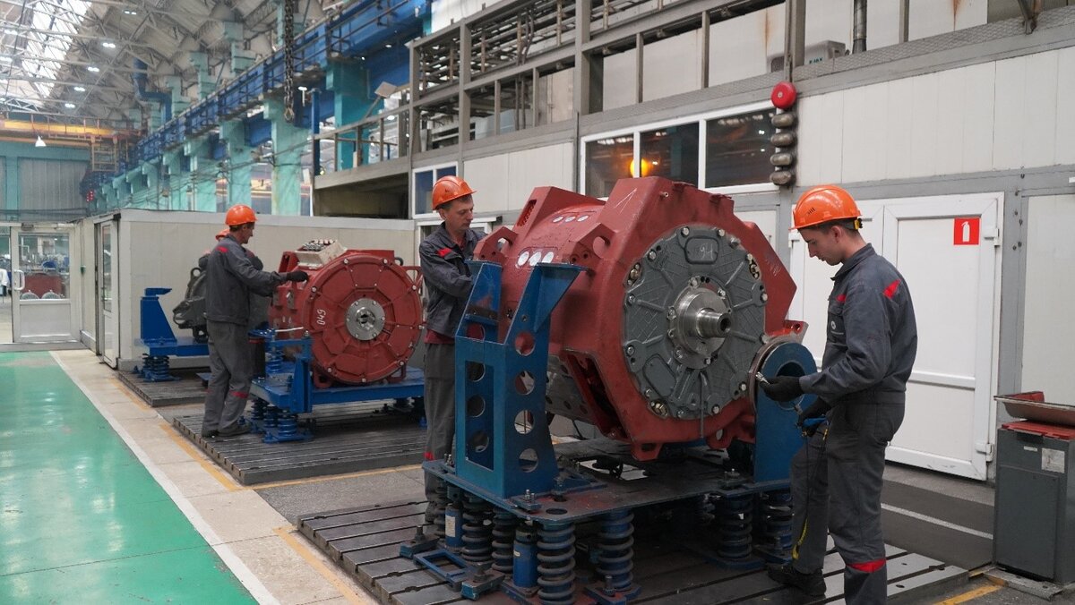 Испытания на вибрацию тяговых электродвигателей на стендах испытательной станции электрических машин «ТМХ-Электротех». Источник: ТМХ