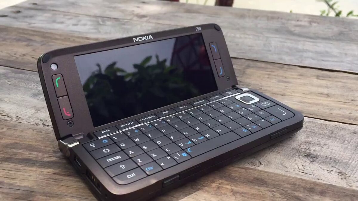 Nokia E90 — мощный смартфон-коммуникатор с двумя экранами и QWERTY-клавиатурой | Кнопочные телефоны Rarephones.ru | Дзен