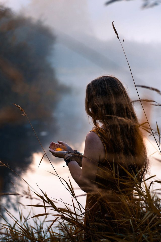 Фото из окрытого источника https://zamanilka.ru/oboi_hd/foto-devushek-na-avu-bez-lica/