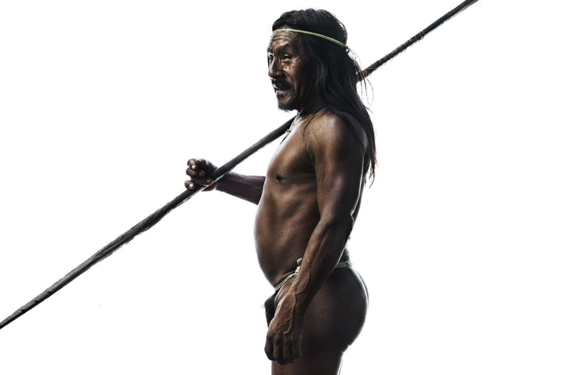    Портрет Omayewei - он старшина своей коммуны, один из немногих, живущих аутентичную жизнь хуаорани /Trupal Pandya / cnn.com