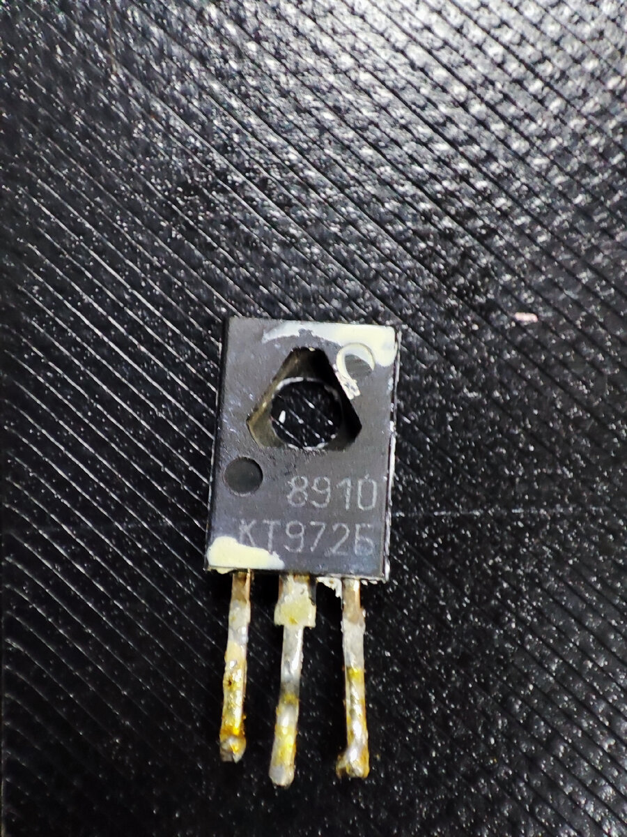 Вот он КТ972Б.  На схеме указан 912Б, наверное опечатка.