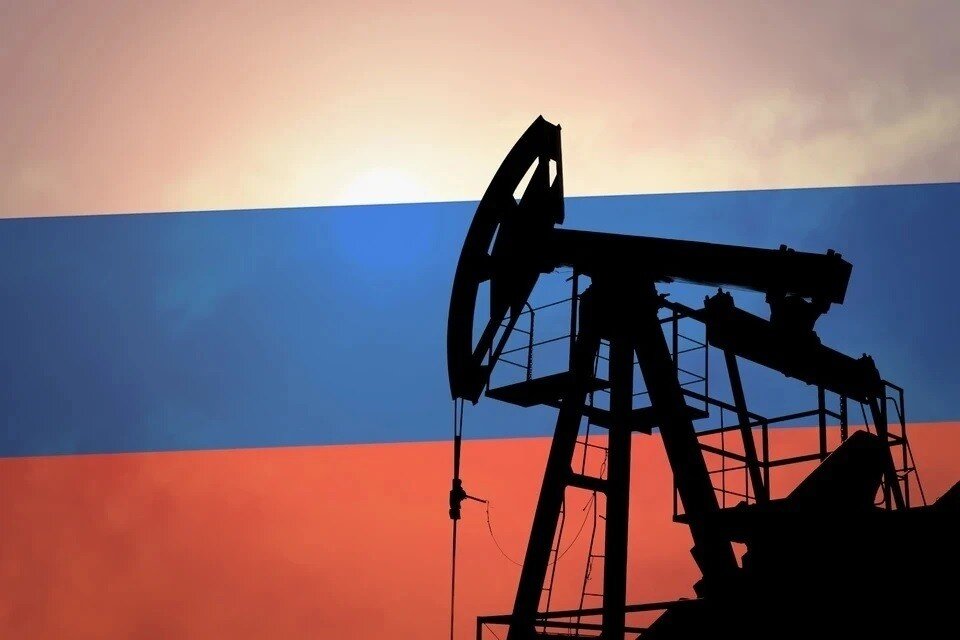     Российским компаниям могут поручить следить, чтобы их нефть не перепродавалась с потолком цен  Shutterstock