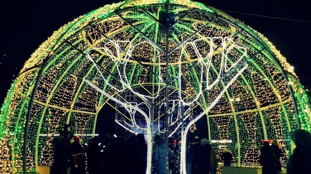     Во время зимних каникул заполняемость российских отелей достигла 70-95%, а турпоток вырос по сравнению с прошлым годом на 10–15%.