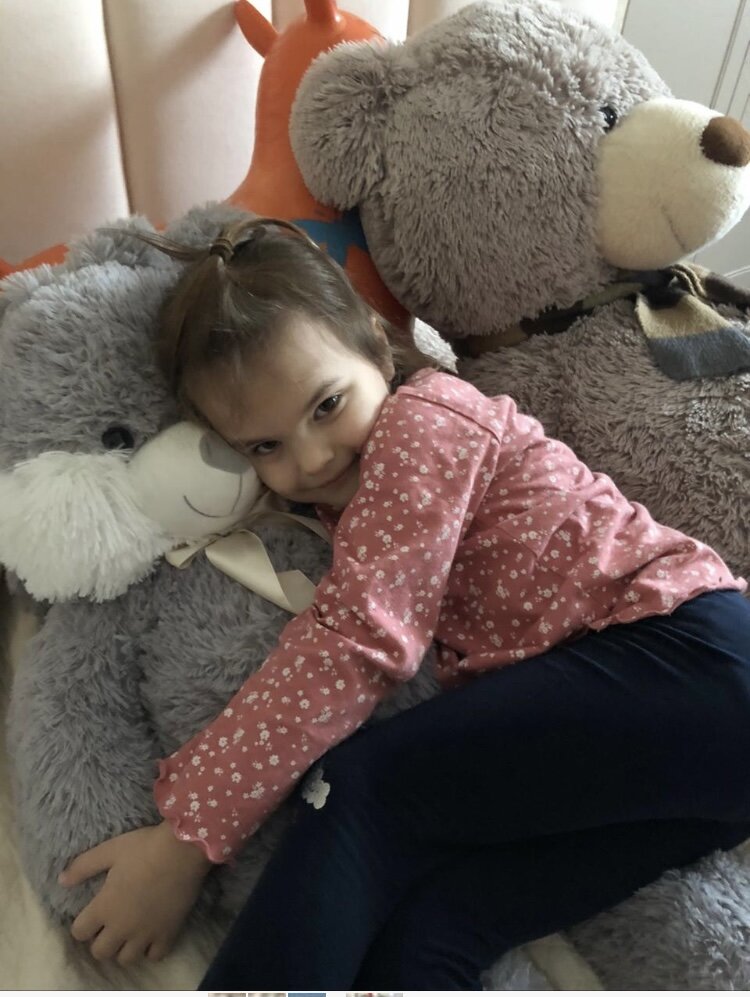 Моя внучка Катюша совсем недавно стала спать одна. До 4 лет спала с мамой