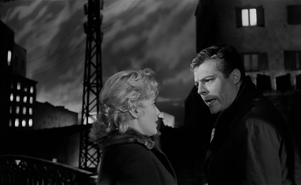 Кадр из фильма "Белые ночи" (1957)