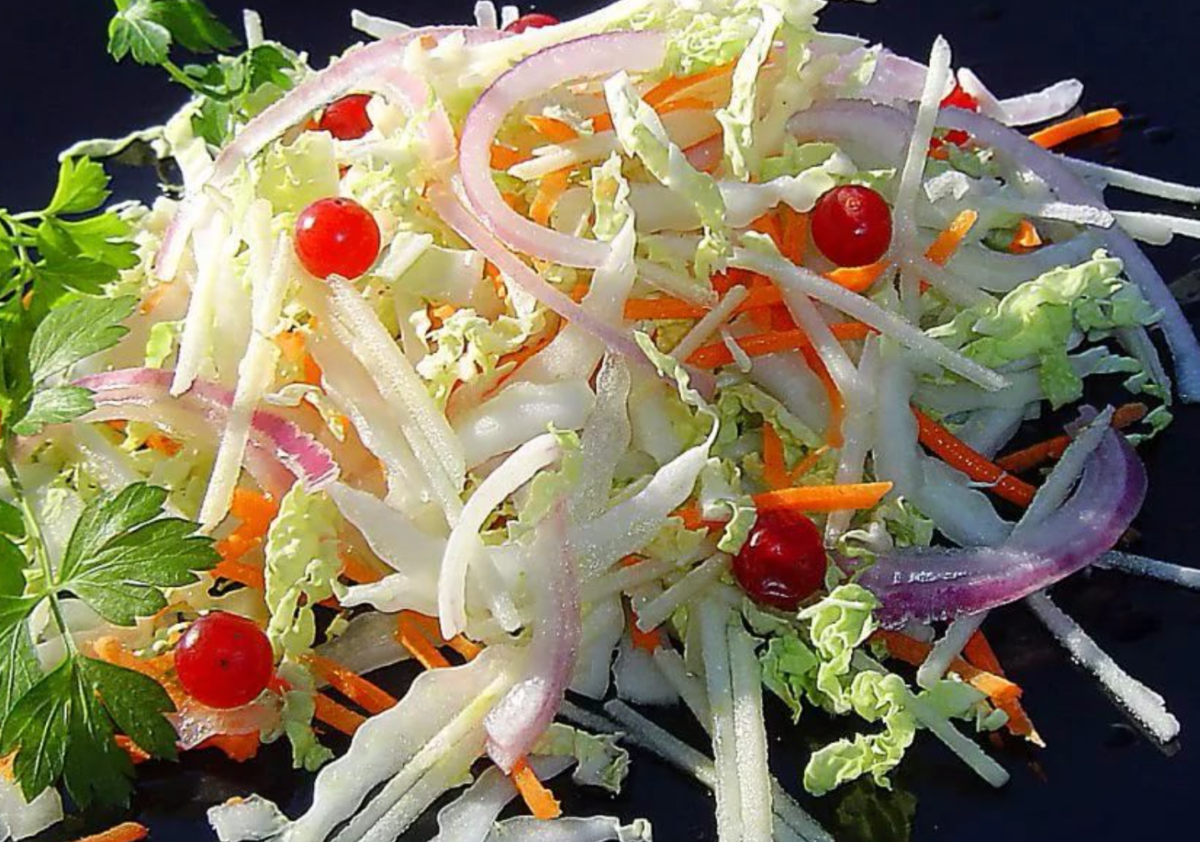 Приготовление салата витаминный