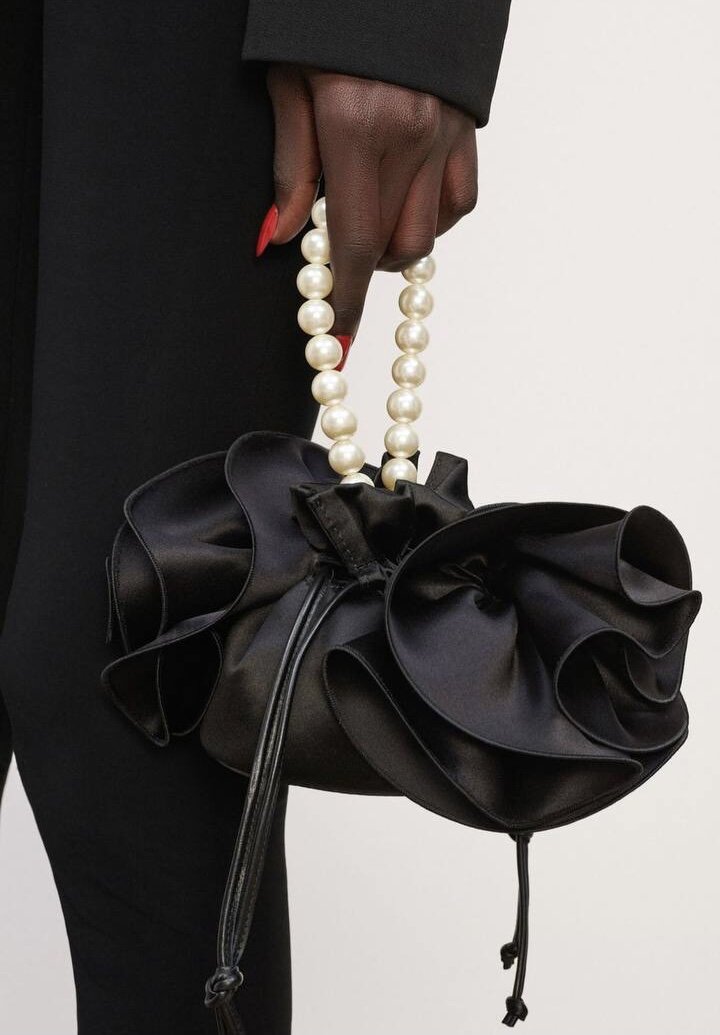 Шикарная коллекция pre fall 2023 Magda Butrym 🖤