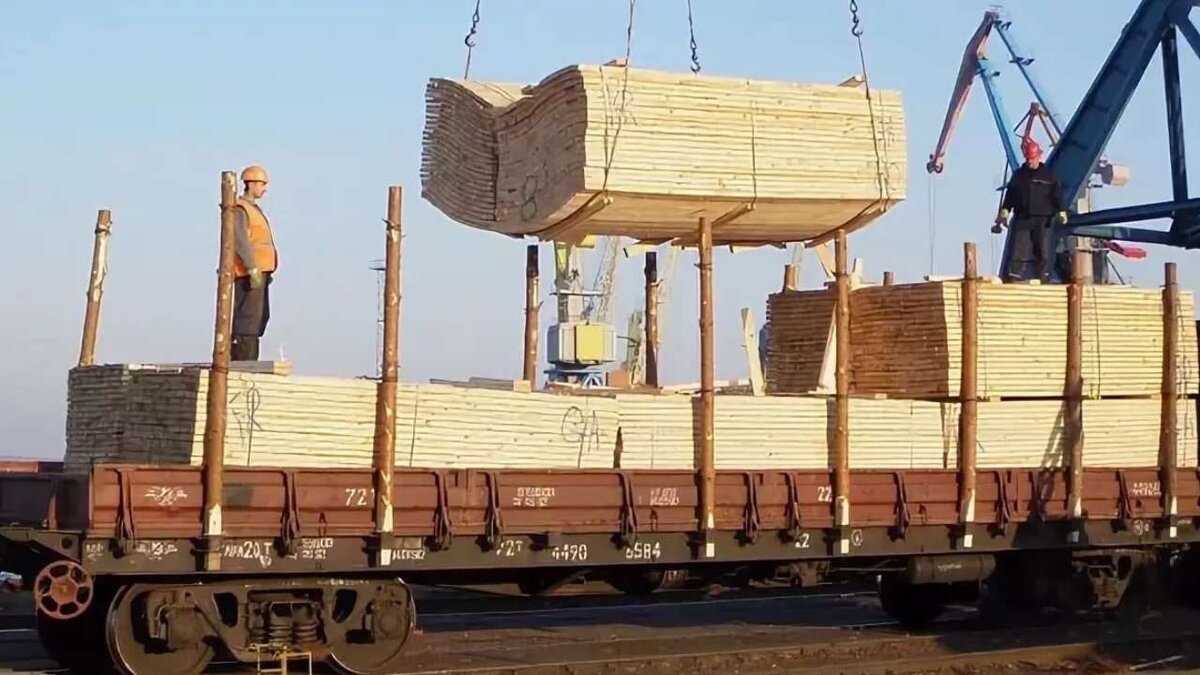    По данным Рослесинфорга, экспорт российских пиломатериалов в 2022 году уменьшился на 20,8% до 23 млн кубометров.
