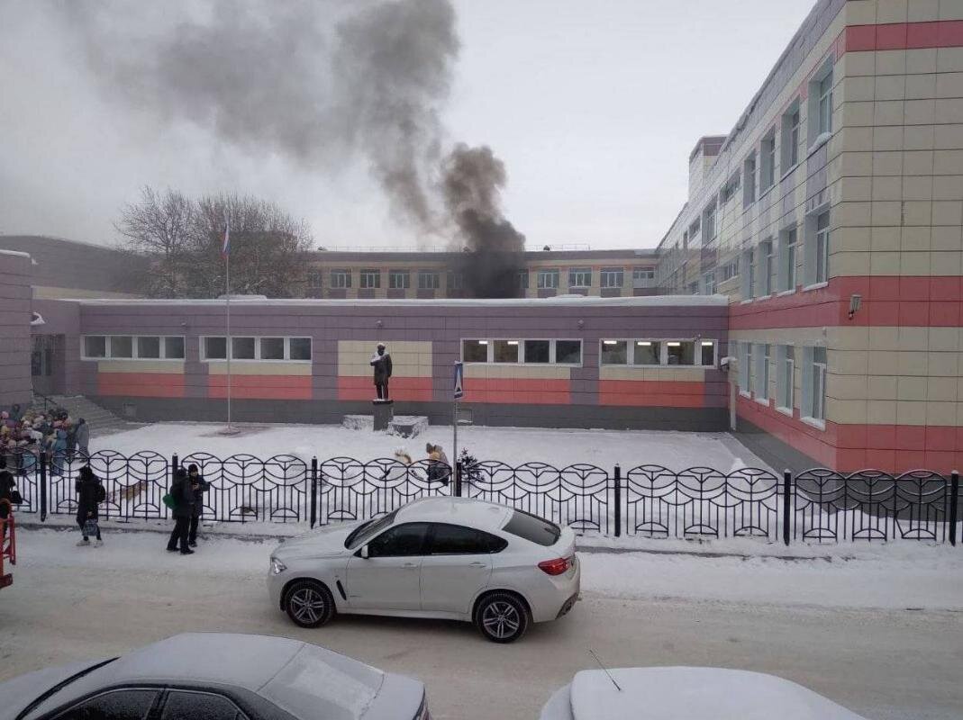    Стало известно, что сгорело в сургутском лицее