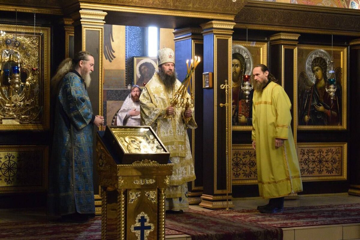  📷    В регионе прошли поминальные службы о погибших в авиакатастрофе рейса «Москва-Орск» Кристина Просвиркина