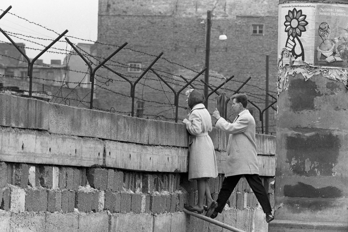 Строительство берлинской стены фото