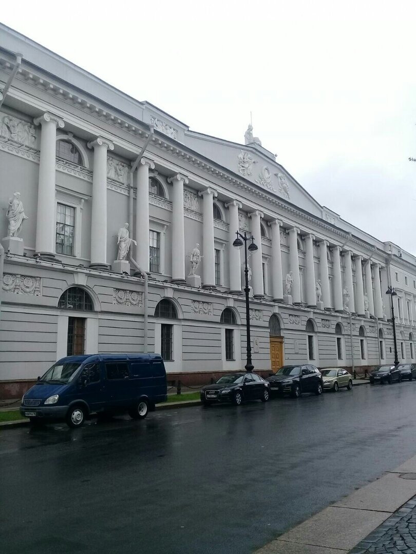 Фото автора. Здание РНБ на Невском проспекте. Шедевр Карло Росси.