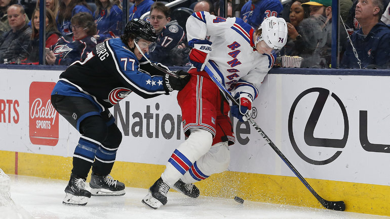    Нападающий Виталий Кравцов (справа) в матче за «Рейнджерс». USA Today Sports