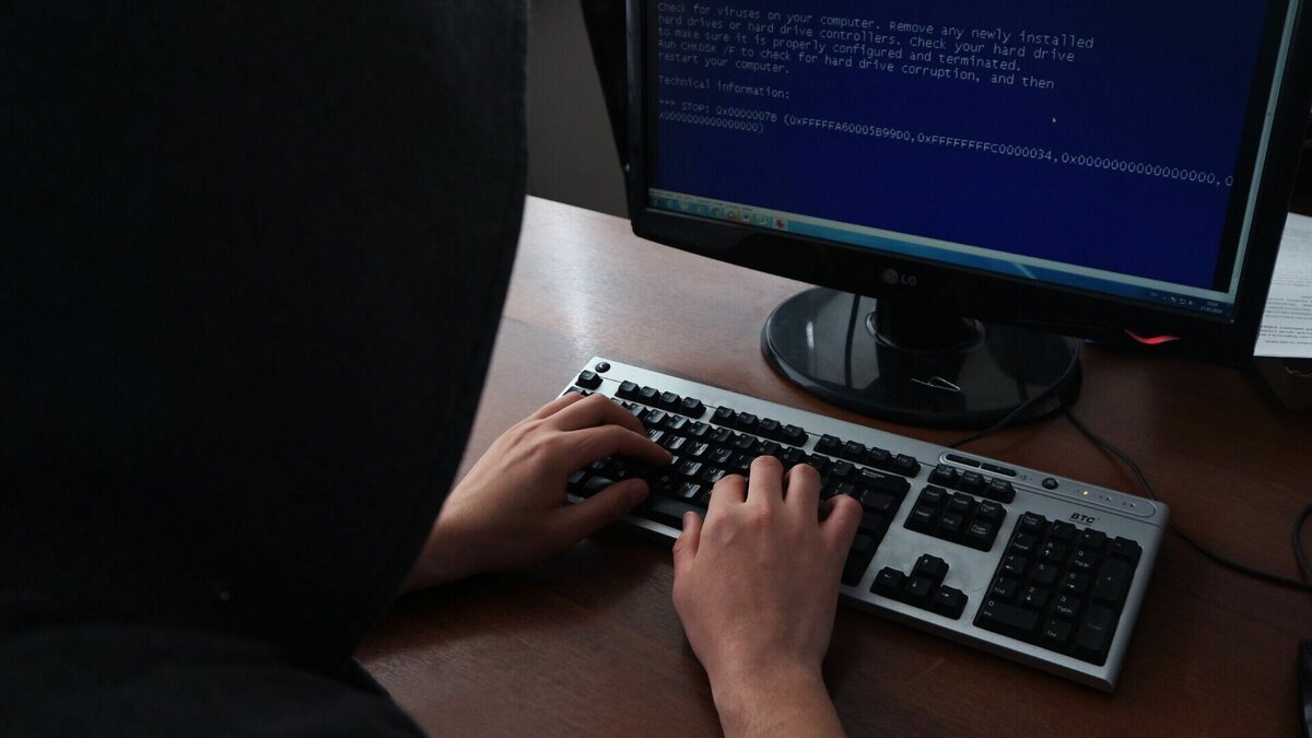     Жителей Удмуртии призывают быть осторожными при получении электронных сообщений, якобы направленных Федеральной службой судебных приставов. В ведомстве подтвердили, что мошенники некоторое время назад создали точную копию официального интернет-сайта этой структуры для кражи персональных данных.