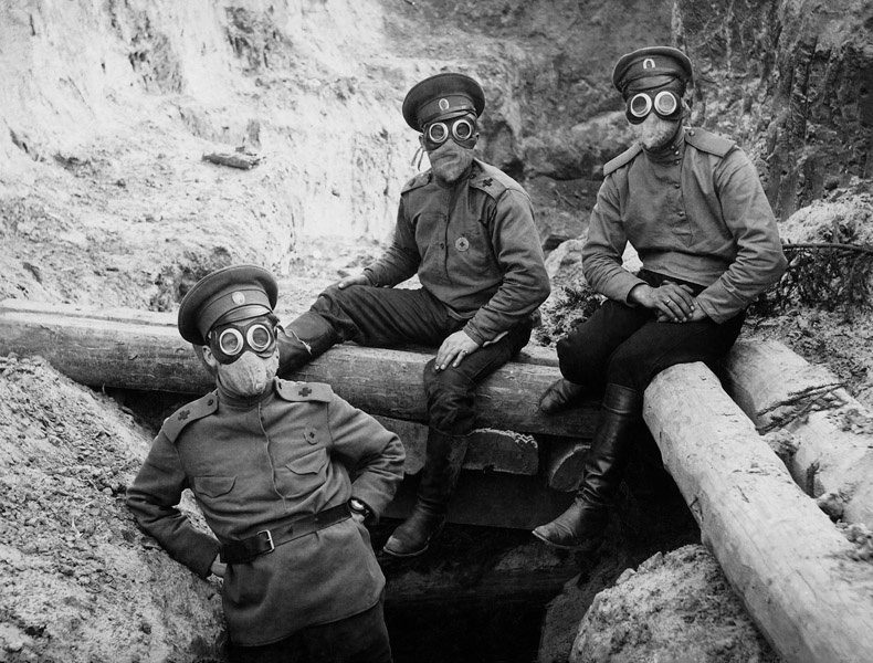 Солдаты Русской императорской армии в защитных масках, 1916 год
