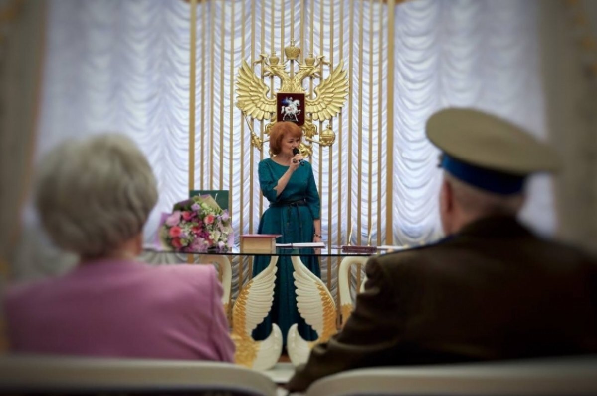    Трогательных и романтичных регистраций проходит множество.