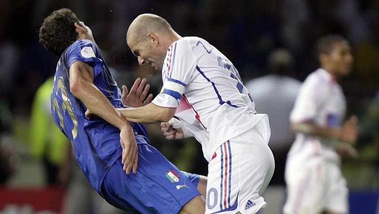 Удар Зидана на красную карточку