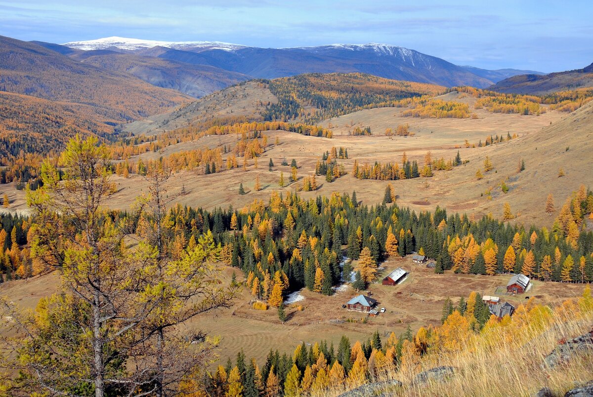Вид на кордон Язула с горы Башту. (Автор фотографий к статье - Светлана Усанова (за исключением архивных)).