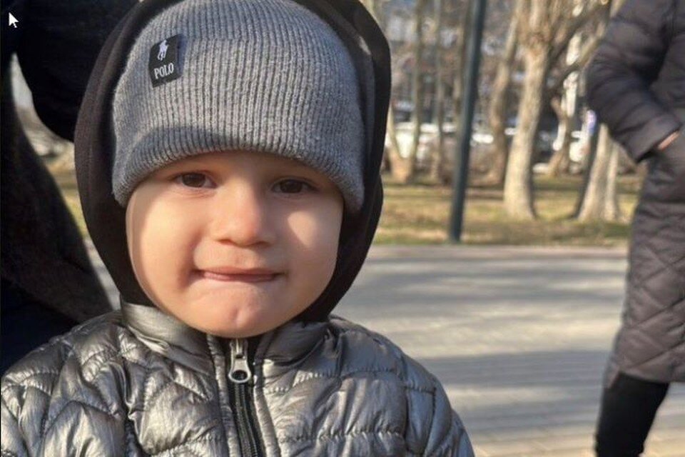     Родителей мальчика ищут в Махачкале. Фото: пресс-служба МВД по Дагестану.