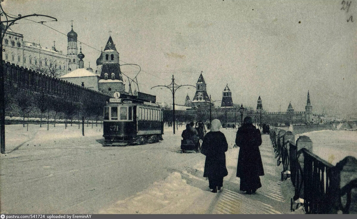 Кремлёвская набережная: от огромной свалки до красивой московской улицы | О  Москве нескучно | Дзен