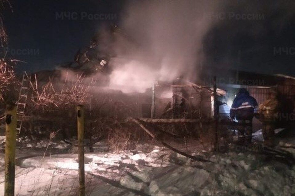     Возгорание повредило 70 кв. метров кровли.  ГУ МЧС России по Оренбургской области