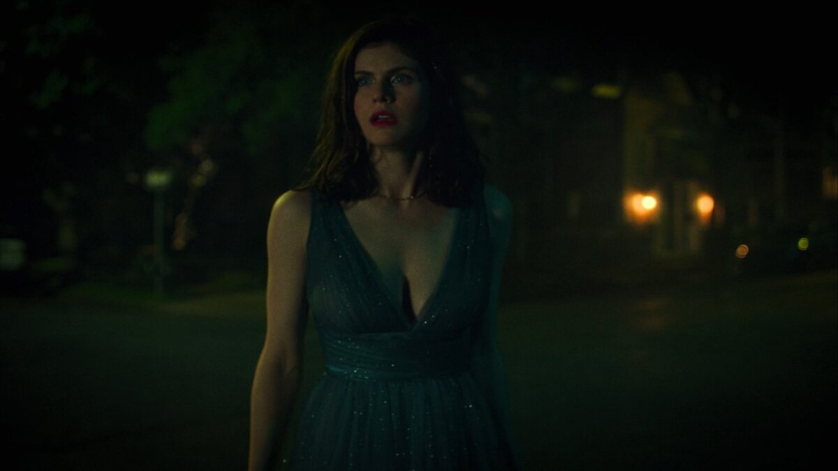 ну, как не показать гражданку Даддарио во всей красе?! Ну, конечно, сцен в духе "Настоящего детектива" тут не ожидается - посыл у сериала совершенно другой