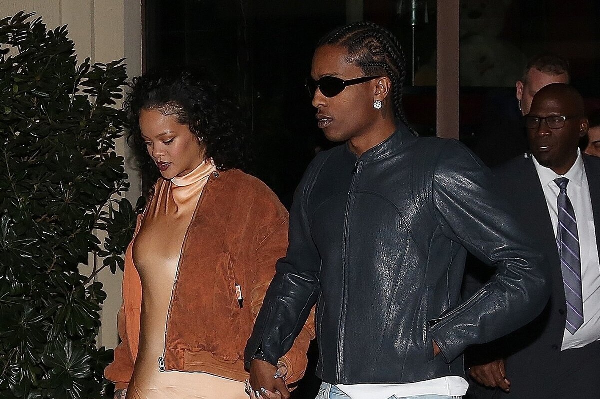     Как выглядит самое модное платье весны-2023 — знает Рианна