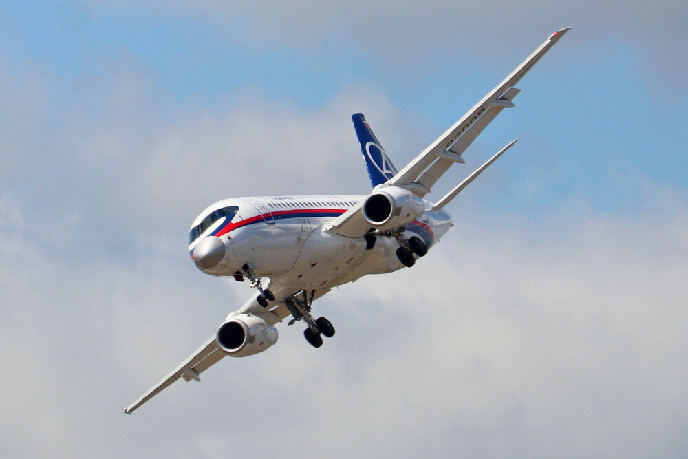 Крутые виражи опытного Суперджета на МАКС-2021