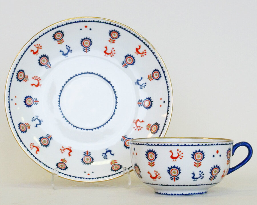 Чайная пара из сервиза «По русским мотивам». 1949 г., ЛФЗ. Автор формы Серафима Евгеньевна Яковлева. Автор росписи Нина Михайловна Вольпе