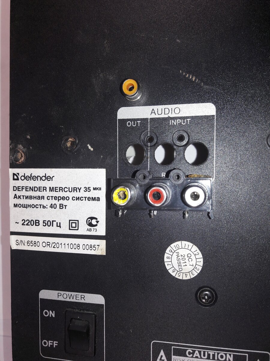 Демонтированный разъём и новый выход сверху.