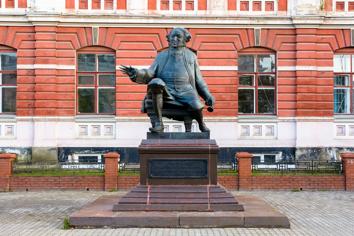 Грааль памятники. Памятник Гралю в Перми. Доктор Граль Пермь. Фёдор Христофорович Граль памятник в Перми.