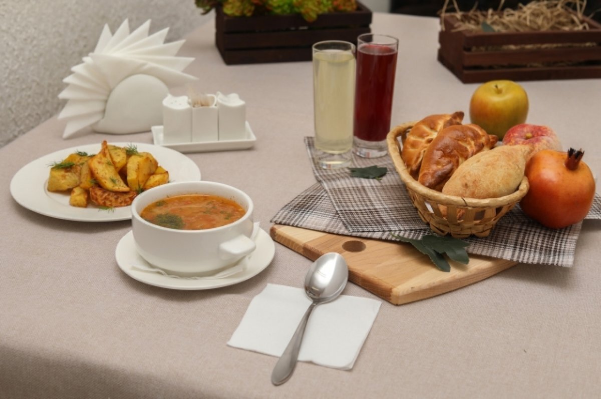    Сотрудники смогут пообедать за счет предприятия, предъявив карту питания на кассе.