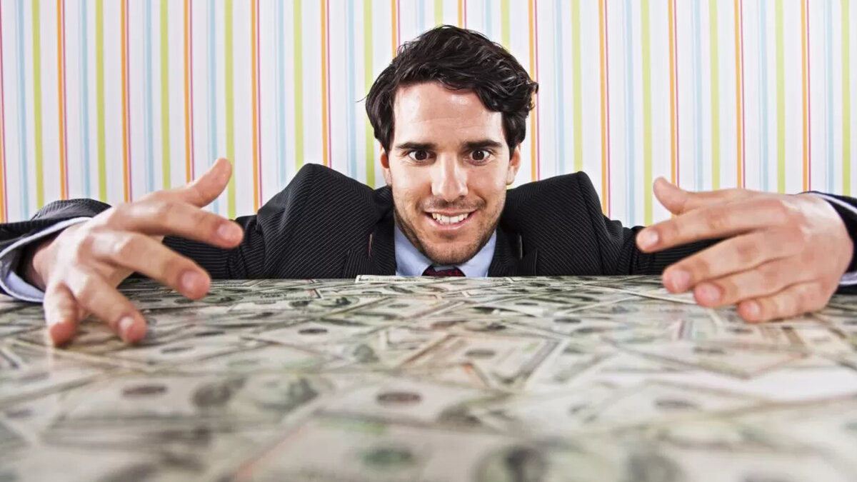    Мужчины-Водолеи очень боятся остаться без средств к существованию